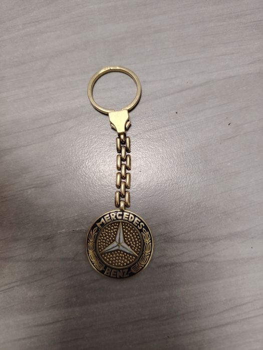Breloc din  aur Mercedes