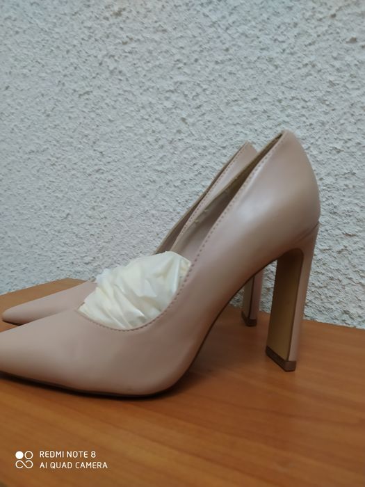 Продаются модные туфли