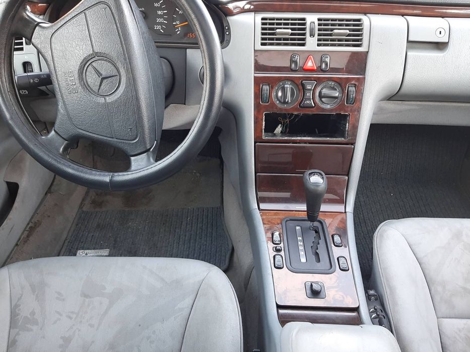Mercedes E220d 95к.с
