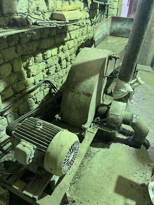 Фуражомелка чукова с циклон.