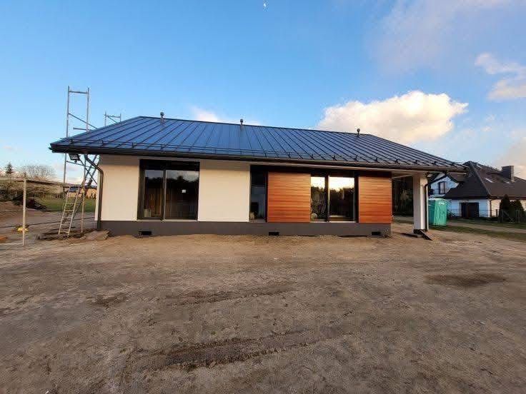 Vand case pe structura metalica