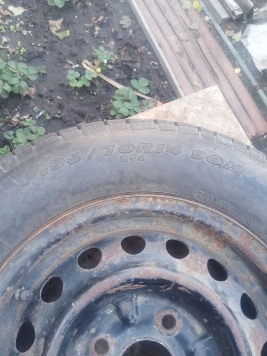 Продам запаску P 195/70 R14 90H