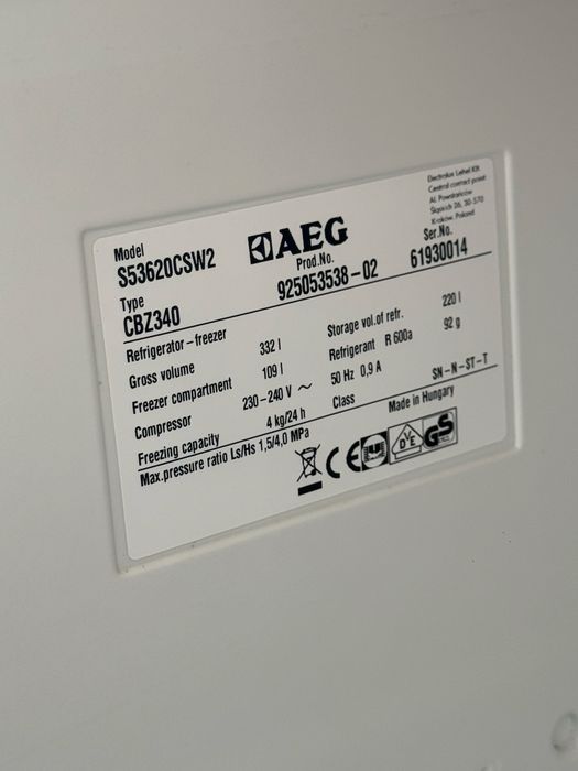 Отлично работещ хладилник с фризер AEG (модел S53620CSW2)