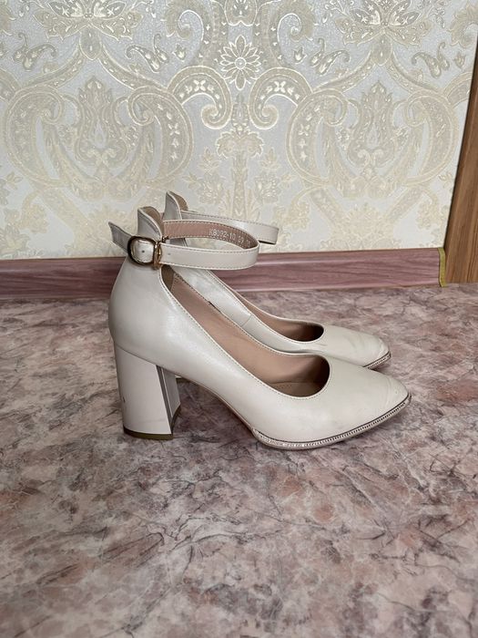 Продам вечерние туфли