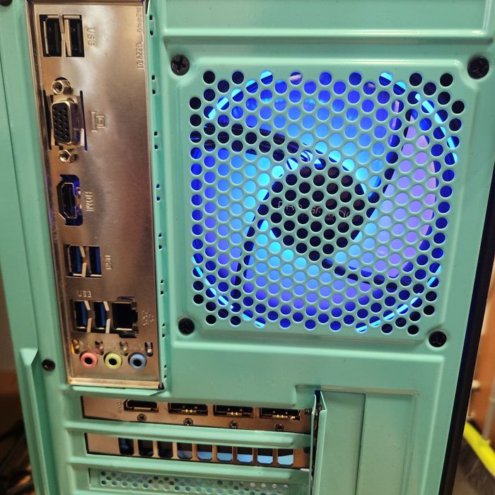 Hope Amanet P11-Unitate PC/i5-14th/ram 32gb/Ssd 1Tb/RTX 5060-8gb