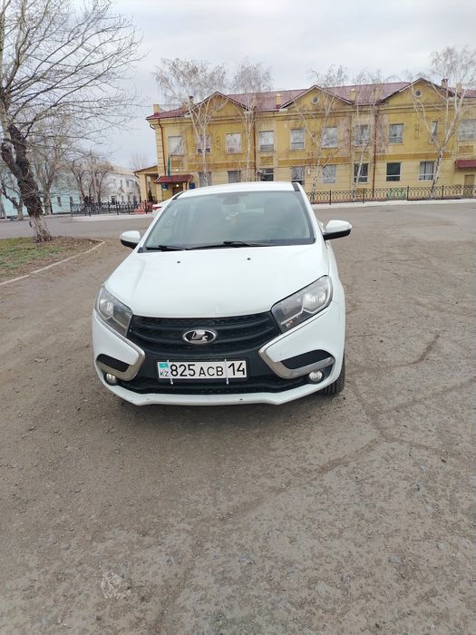 Продам машину . лада иксрей 2017 года .