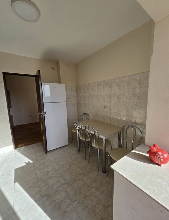 Apartament de închiriat, 2 camere, zona Alfa, decomandat, mobilat, utilat, aer condiționat, centrală termică pe gaz