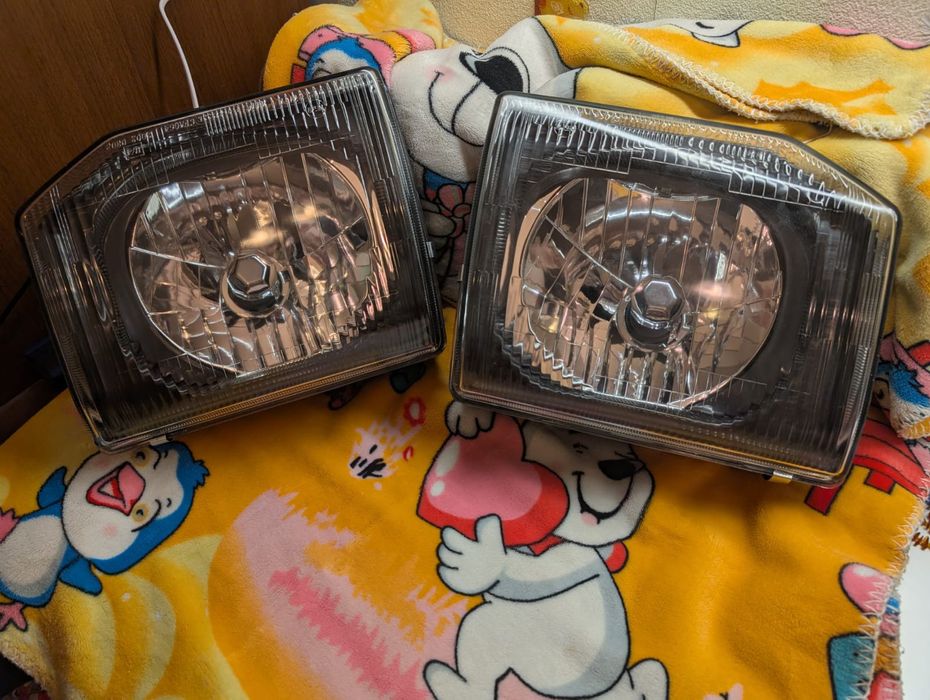 Продам фары на Паджеро 2