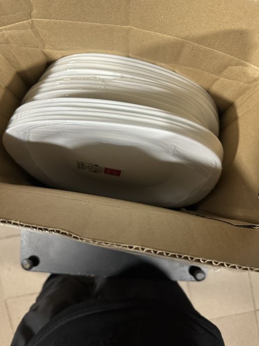 Плоски чинии чисто НОВИ