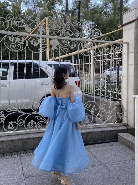 голубое вечернее платье