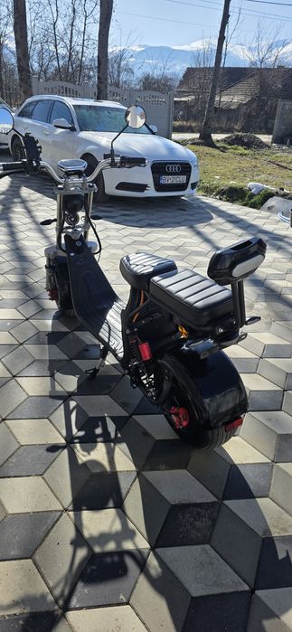 Motocicletă electrică fuge 45 km la oră aproape nou