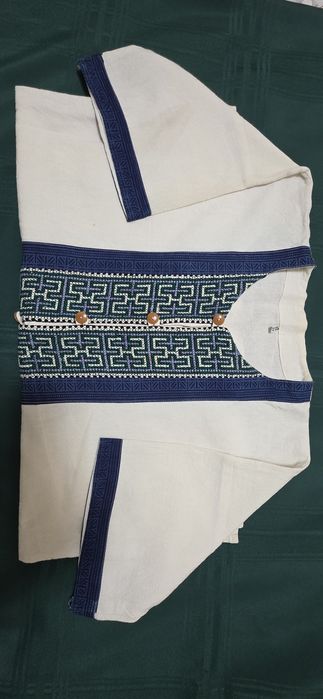 Рубашка мужская с вышивкой.