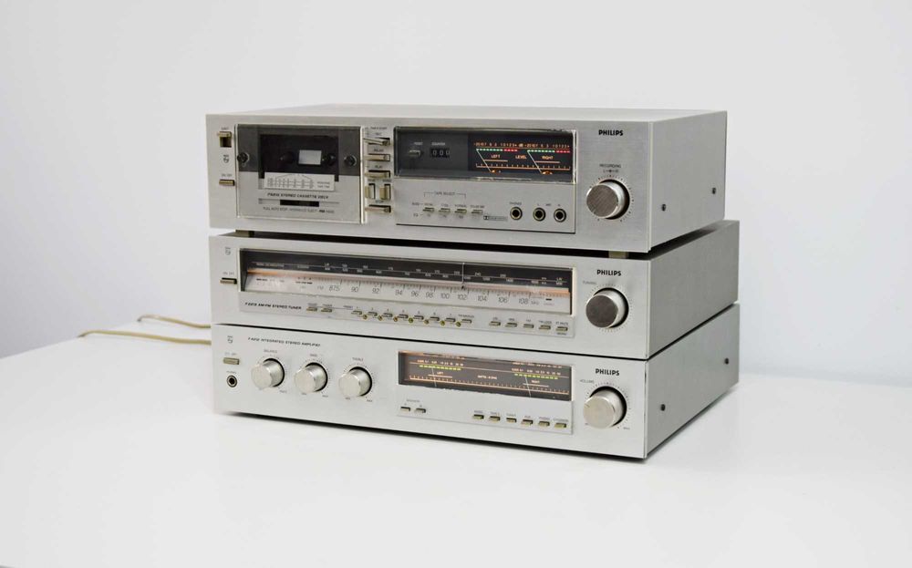 Linie Philips amplificator F 4212 + tuner F 2213 + deck F 6210