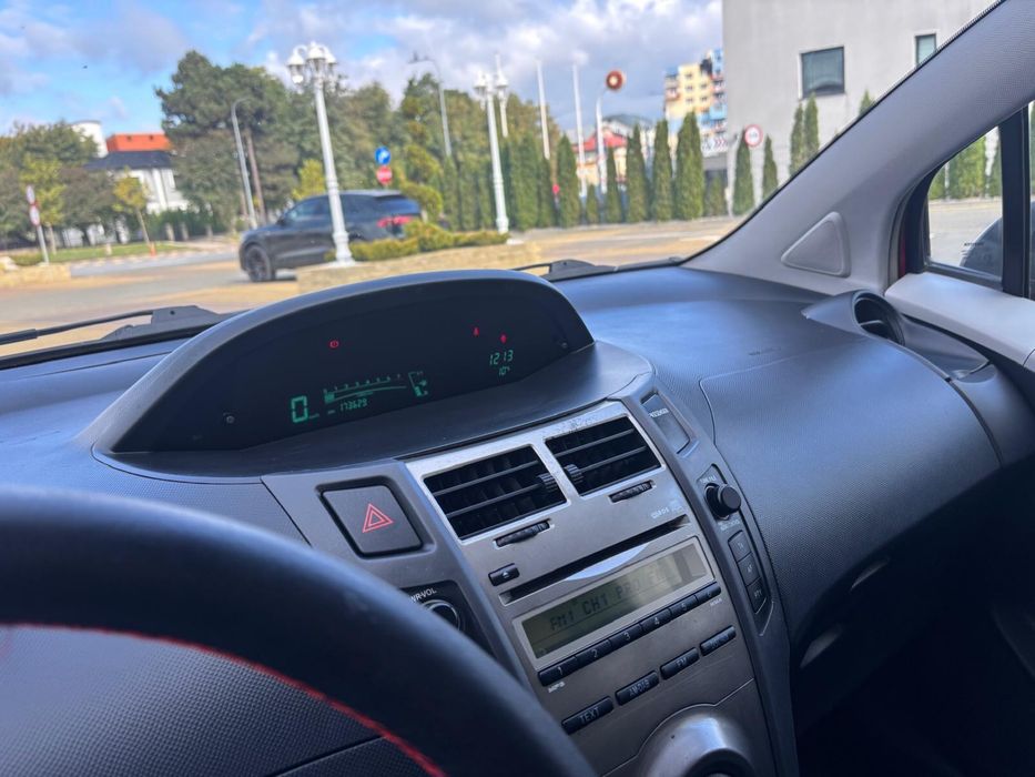 Toyota Yaris 1.3 benzină an fabricație  2010