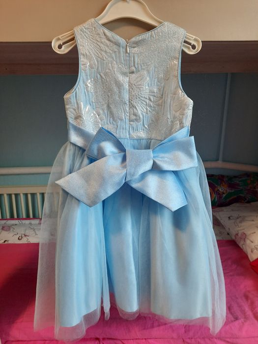 Продам платьица для утренника