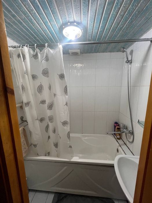 Продаётся 1/1/4 на м-в Карасу 1