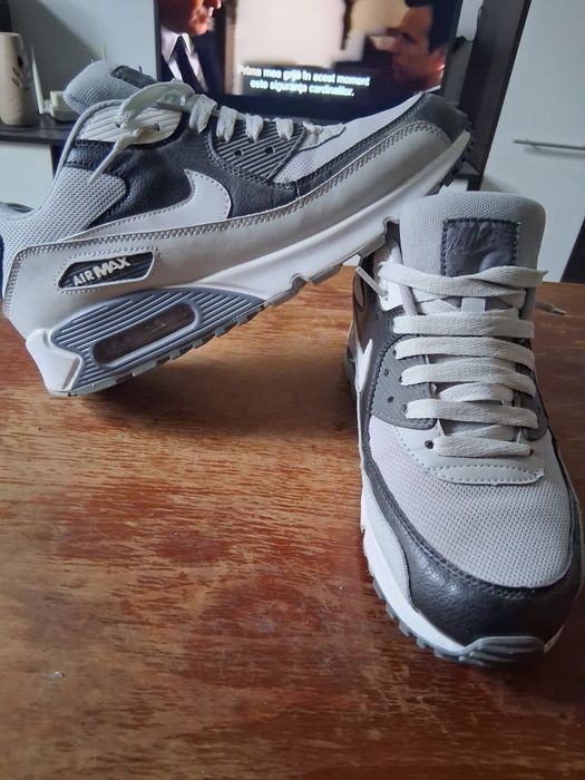 Vand adidasi Nike air