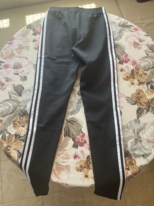 Ново Долнище анцуг клин Adidas Originals H20229 36