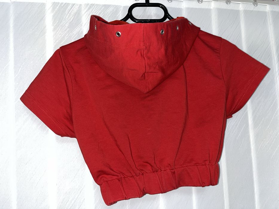 Суичър с шапкаа