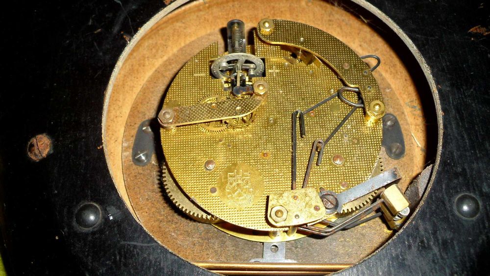 Германски  стари механични стененни  часовници - 2бр и 1бр руски