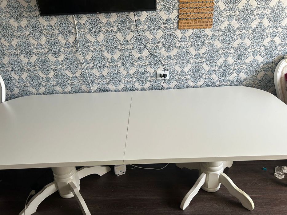 Стол для гостей