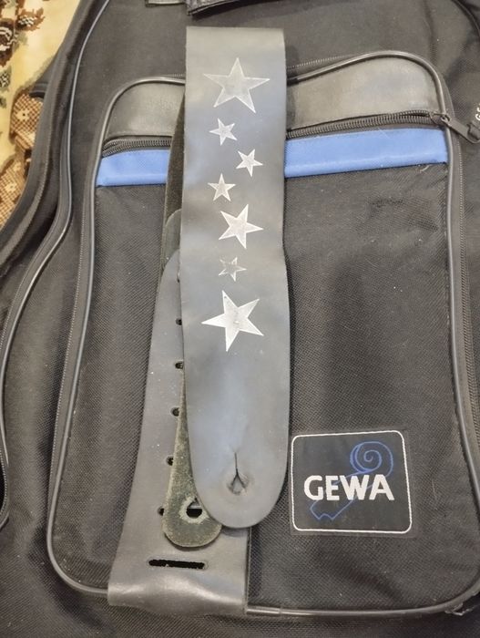 Продам бас гитару