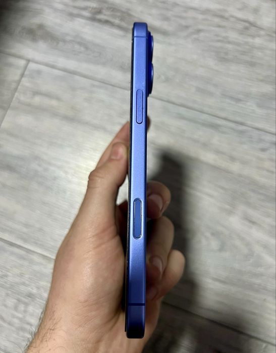 Vând iPhone 16 Plus Ultramarine