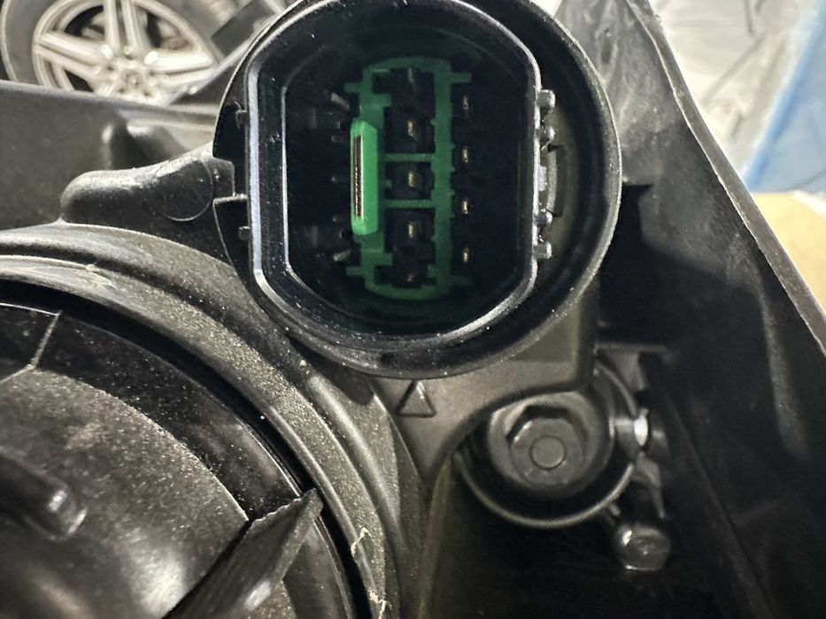 Kia Ceed Л и Д фар