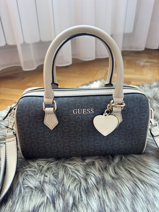Дамска чанта Guess