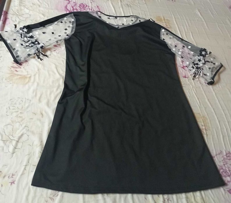 Рокля с уникални шевици