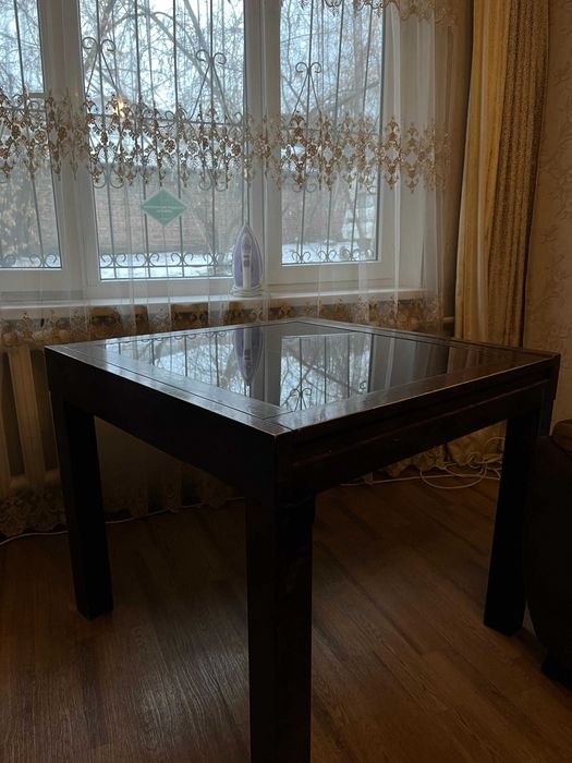 Стол со стульями