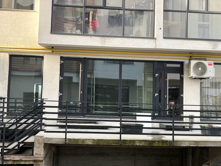 Vand/ inchiriez Spatii comerciale 70mp-1400mp!