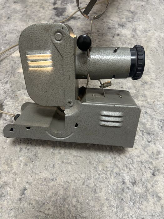 Titlu anunț sugerat:Pachet vintage URSS: Aparat foto Smena SL + Aparat proiecție diafilme (Filmoscop)