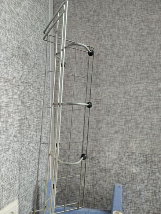 Продам Вешалку бу