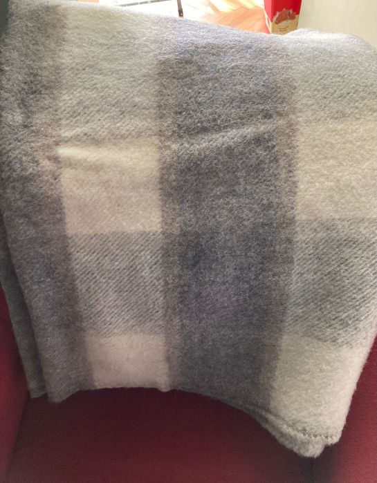 Одеала-килим, две нови вълнени и губер