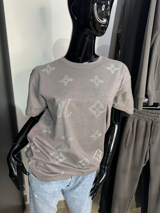 ig:D1AFACTOR T-shirt Louis Vuitton  In Stoc (S M L XL XXL)