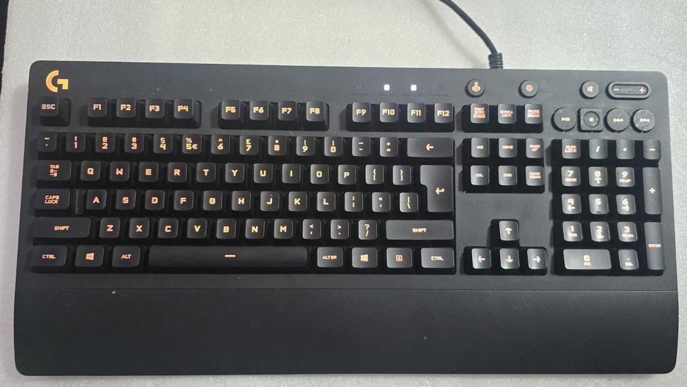 Tastatura Gaming Logitech G213 Prodigy, RGB, Lightsync, Rezistenta la Lichide, Layout US, USB