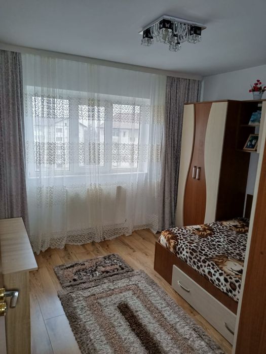 Apartament cu trei camere și Masina