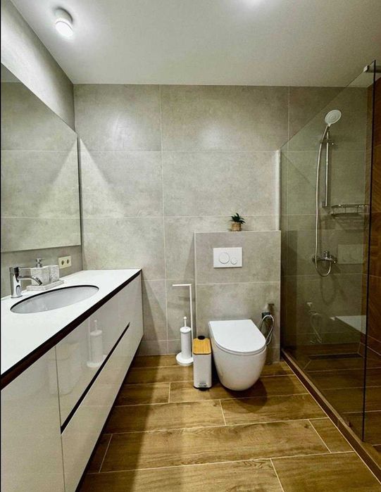 Тристаен апартамент в района на Събота пазара – 450€.
