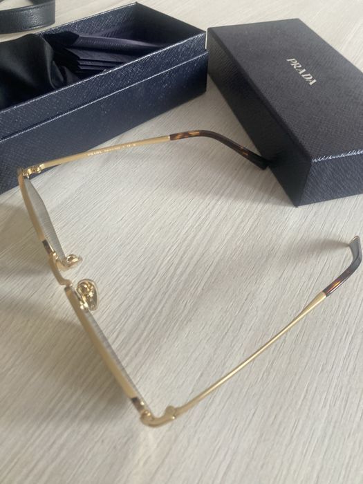 Продам очки prada