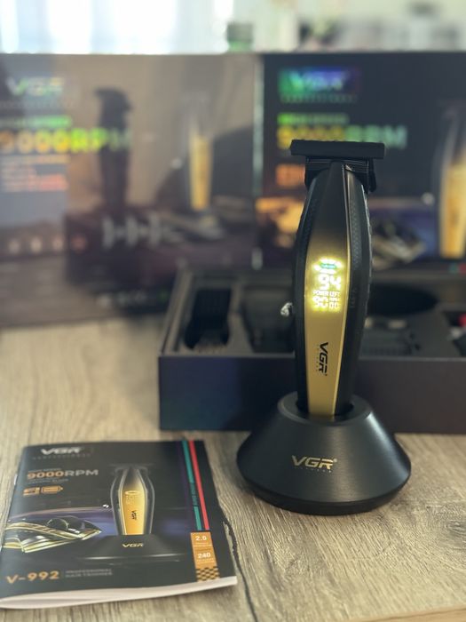 Професионална машинка за подстригване Voyager vgr v-992  с керамични ножове, метален корпус, 9000 оборота, 2000 mAh батерия тример барбър barber
