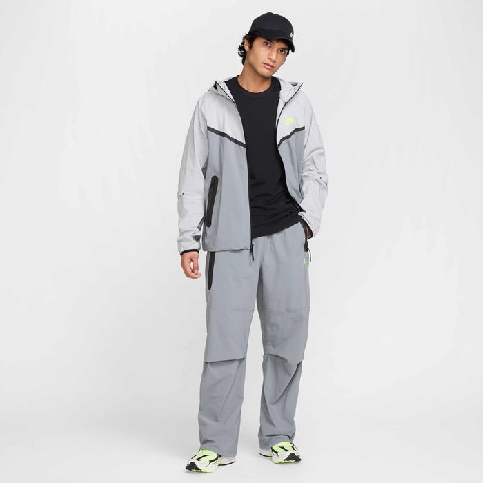 Екип Nike Tech Fleece Woven

Чисто ново с етикети. 

Размер XL (oversi