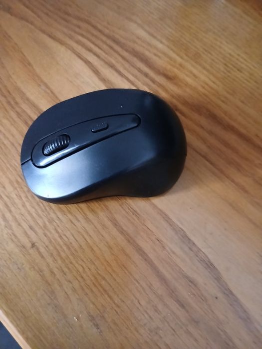 Mouse wireless cu baterii