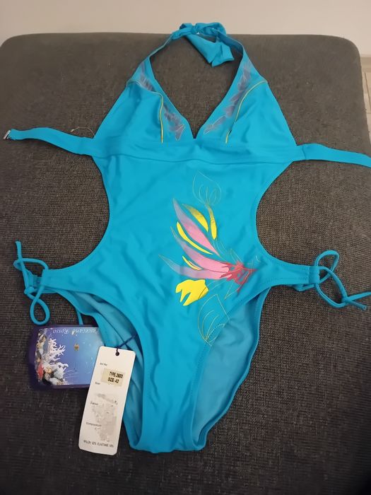 Costum de baie nou