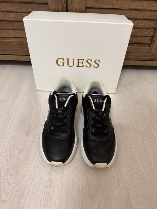 Оригинални дамски обувки Guess