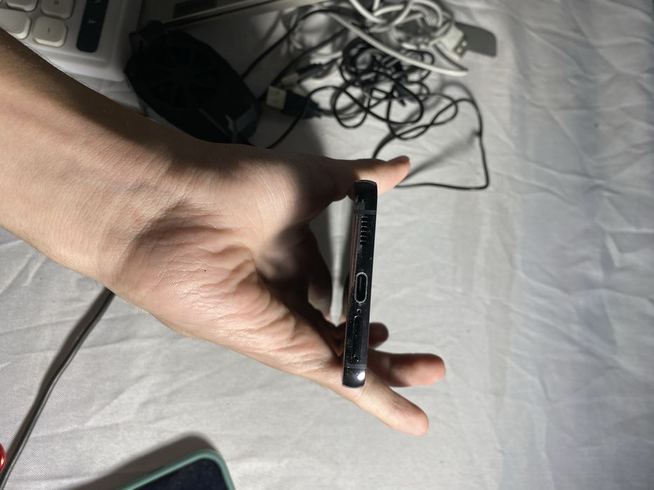 Продам Samsung S22 5G