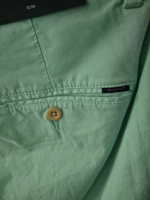 Продавам 2 броя нови панталони GANT различни номера