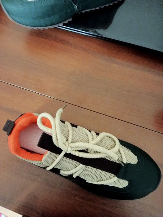 Кроссовки новые в упаковке