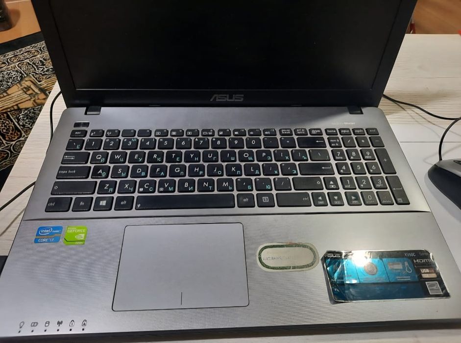 Ноутбук асус х550с срочно продам