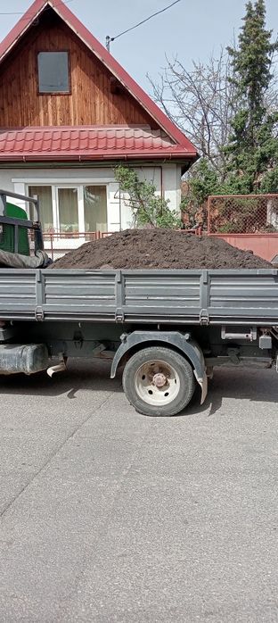 Aduc materiale din balestiera nisip, pietriș, pământ, beton